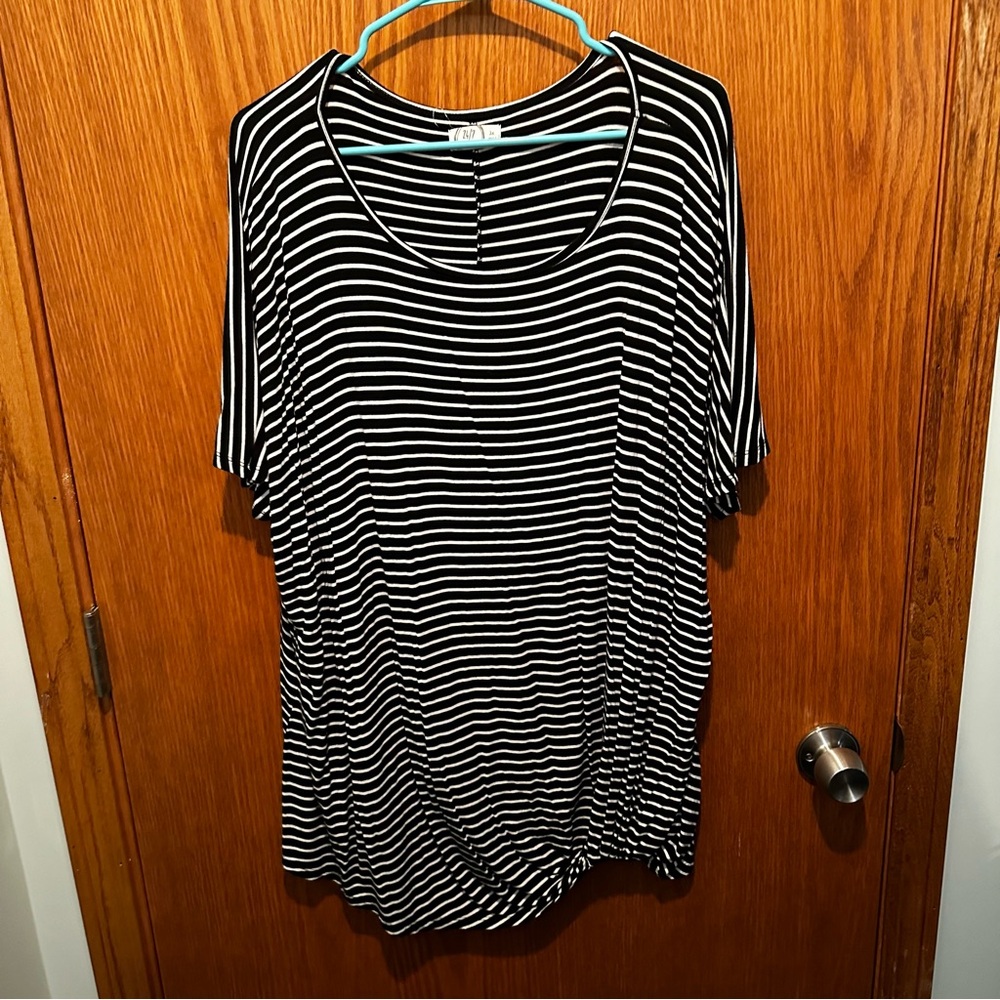 Maurices striped twist tee